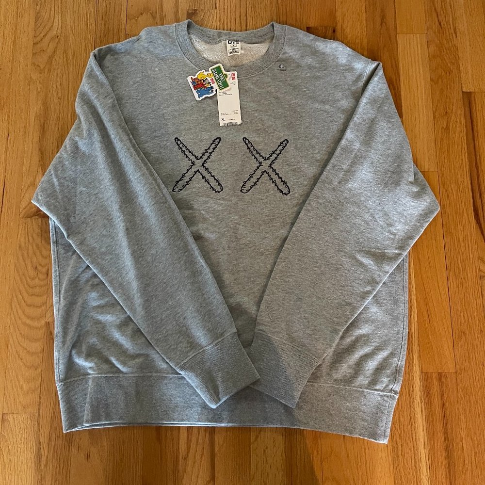 NWT Uniqlo x KAWS Crewneck Sweatshirt in Grey - XL